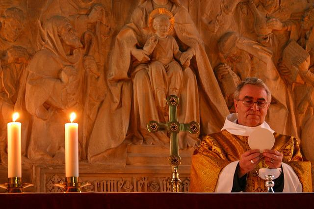Insegnante di religione licenziato a Verona: aveva criticato il vescovo