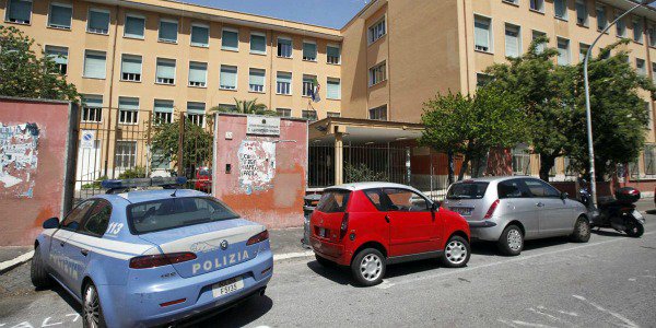 Minacce alla preside di un liceo romano: Scoppierà una bomba