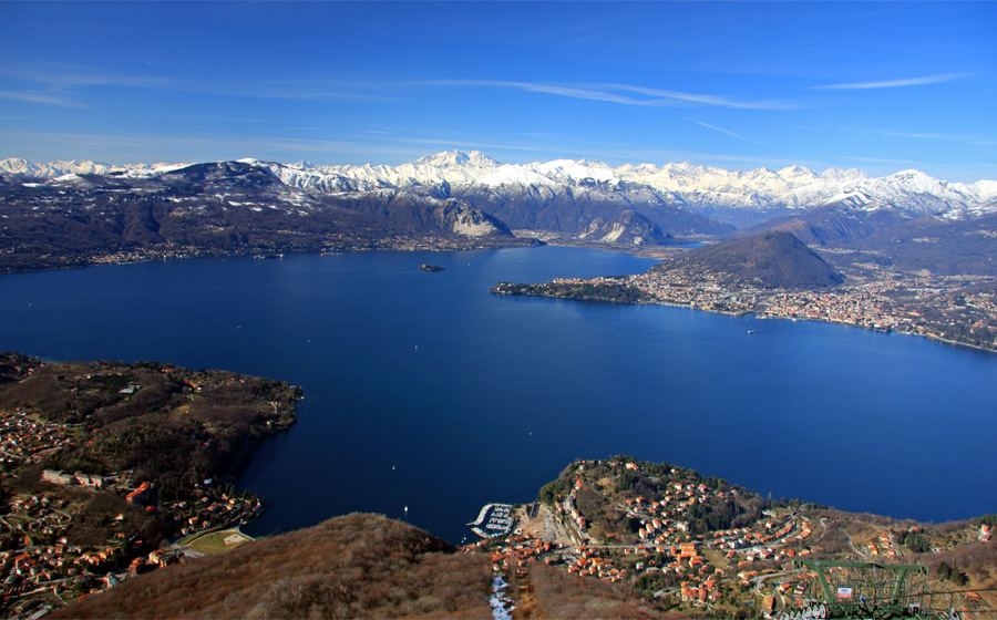 Visita sul Lago Maggiore, con le sue bellissime ville storiche e parchi.
