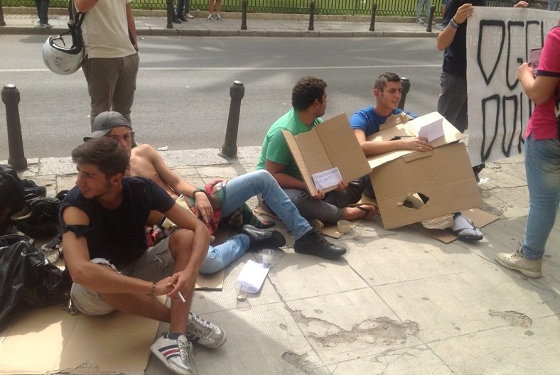 Studenti barboni per protesta