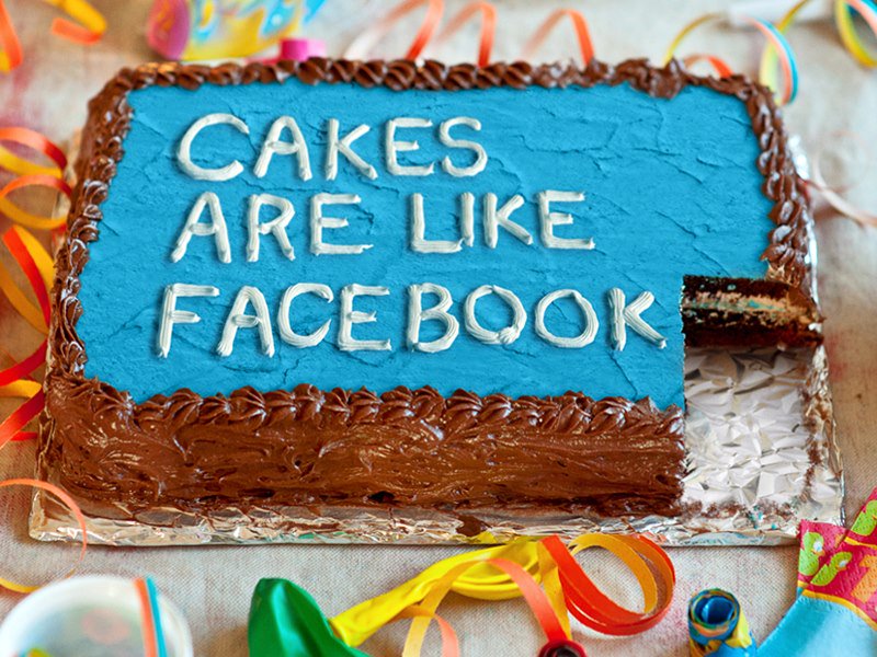 Facebook fa male come le torte di compleanno