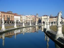 Visita alla città di Prato, in Toscana.