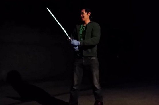 Star Wars, come costruire la spada laser: il video di un ingegnere