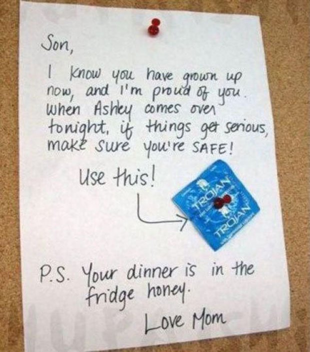 Mamma regala un preservativo al figlio, ma commette un clamoroso errore