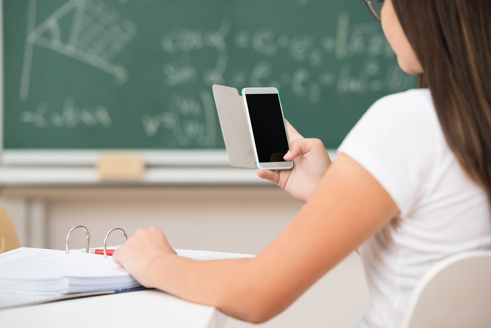 Smartphone in classe: via libera dal Ministero