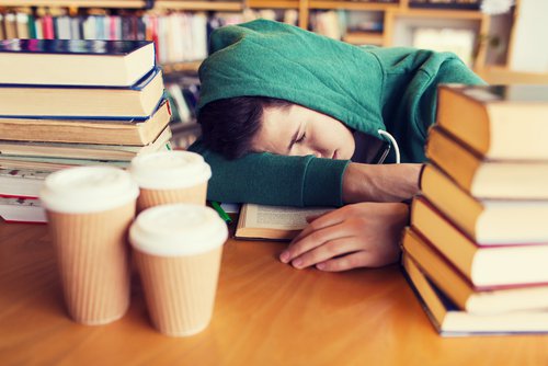 Quante ore dormire prima di un esame