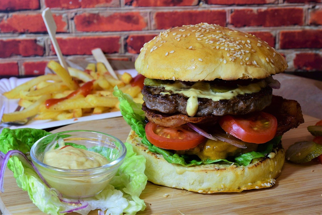 Giornata dell'Hamburger: come mangiarlo in 5 mosse (senza sbagliare)