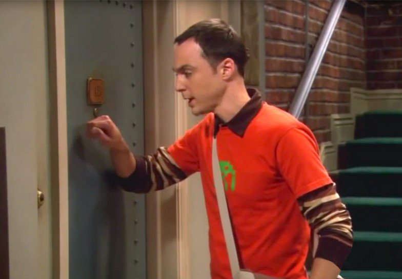 The Big Bang Theory: ecco perché Sheldon bussa tre volte