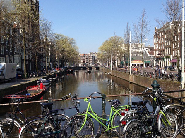 Amsterdam e la gestione del divertimento: un esperimento interessante