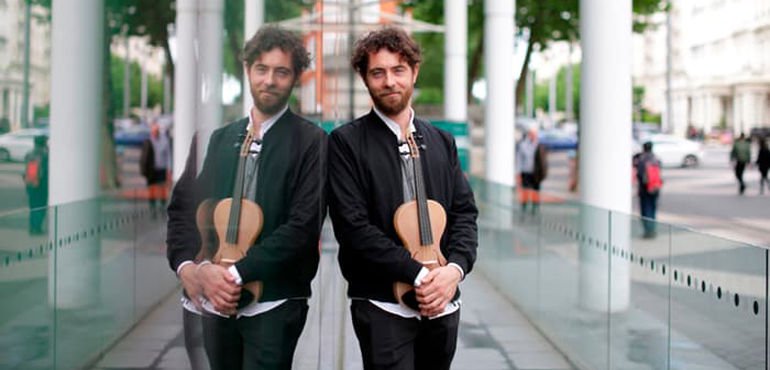 Londra pazza del violino in seta di ragno creata da un italiano