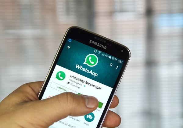 WhatsApp: ecco cosa è cambiato e i pericoli che si corrono