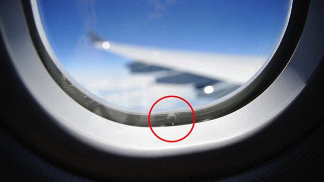 A cosa serve quel piccolo foro sul finestrino dell'aereo?