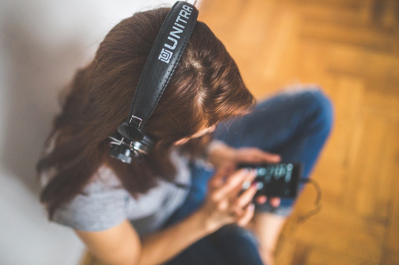 Spotify lancia la Macchina del Tempo: la playlist per raccogliere la musica dell’adolescenza