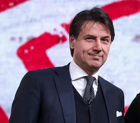 Conte critica investimenti in armi e promuove istruzione e lavoro