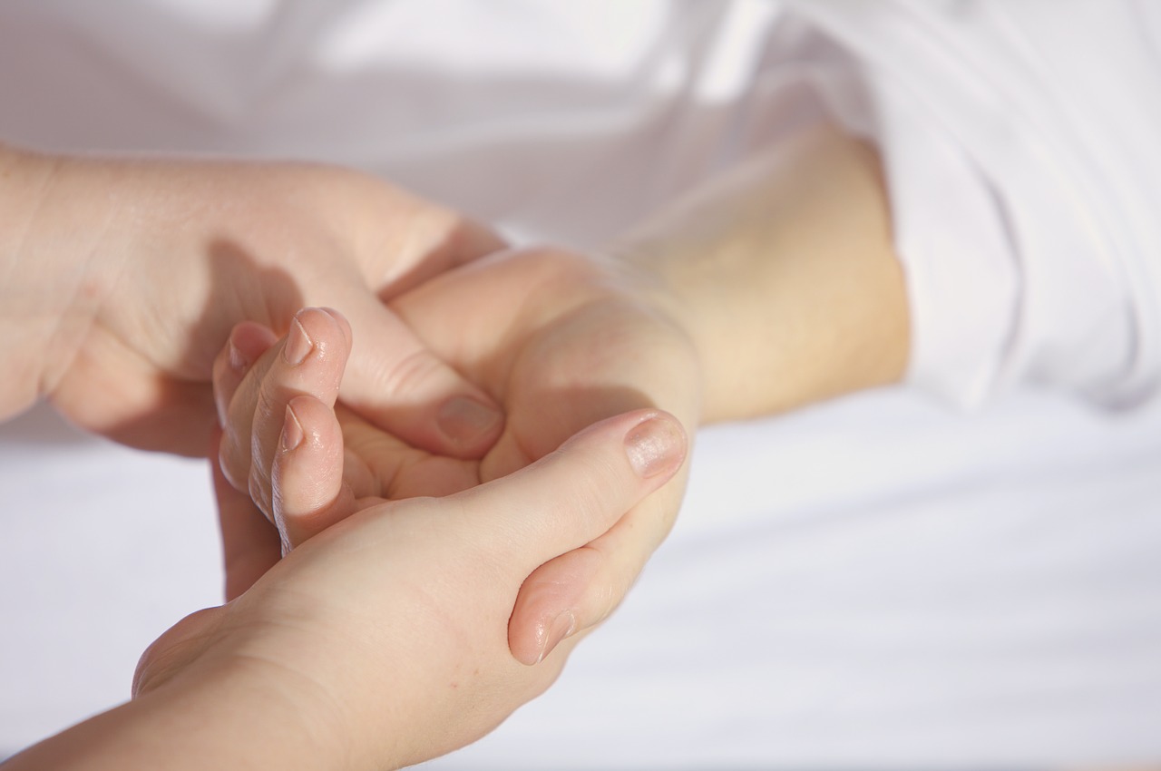 Perché si addormentano le mani? 5 cause