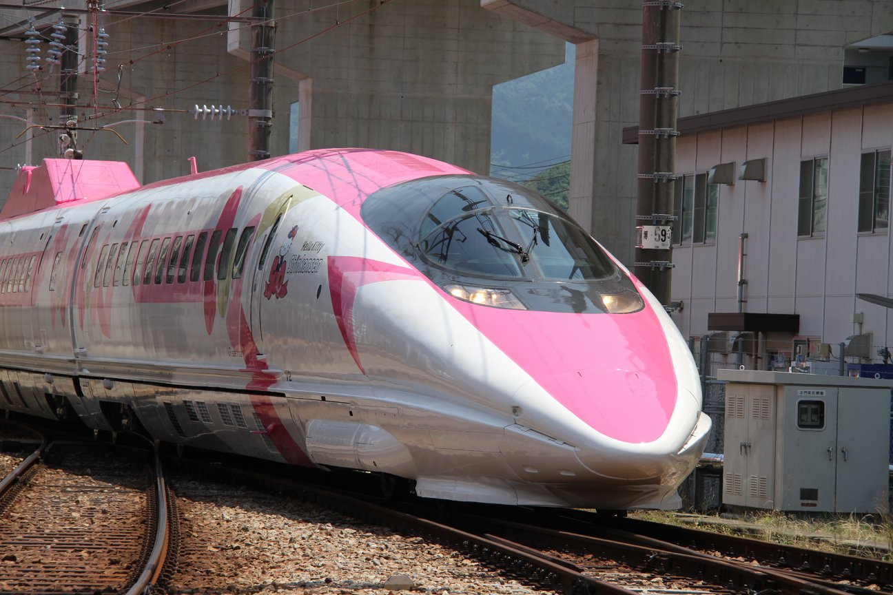 West Japan Railway Company inaugura il treno di Hello Kitty