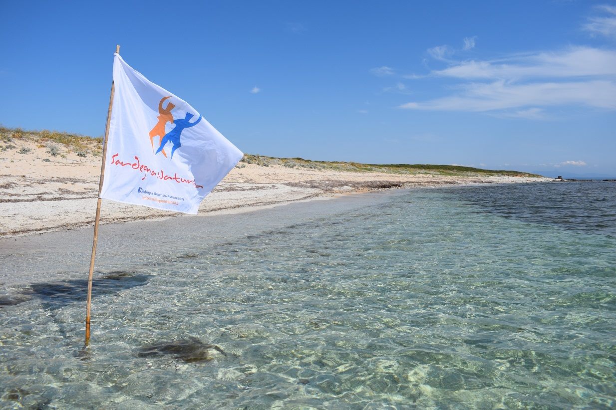 Porto Ferro è la prima spiaggia naturista della Sardegna