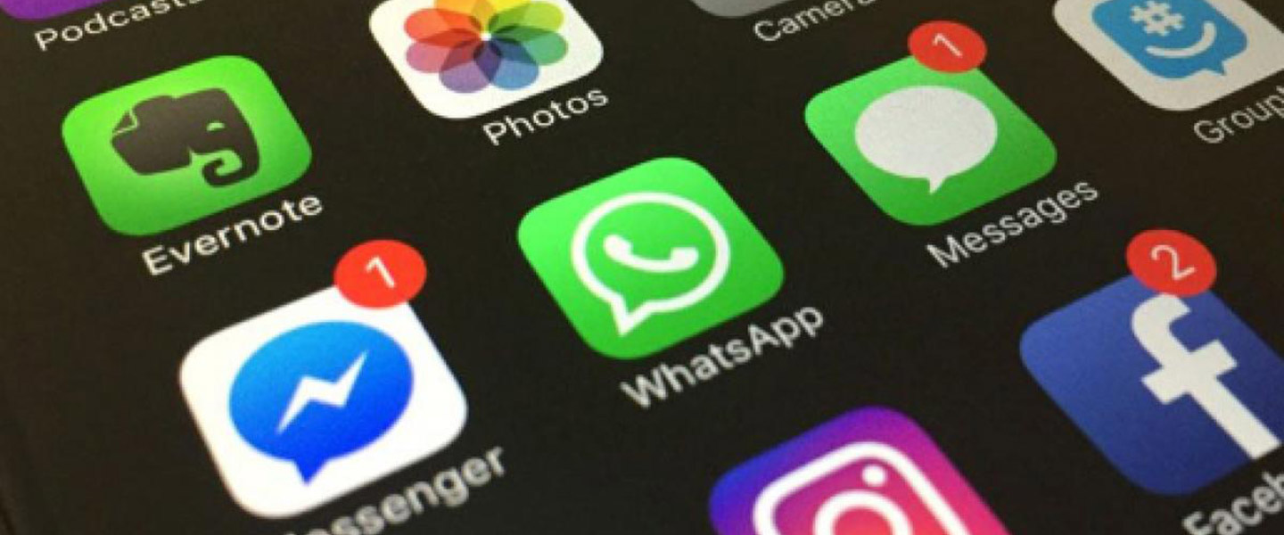 Whatsapp modalità notturna e richiesta gruppi: le novità