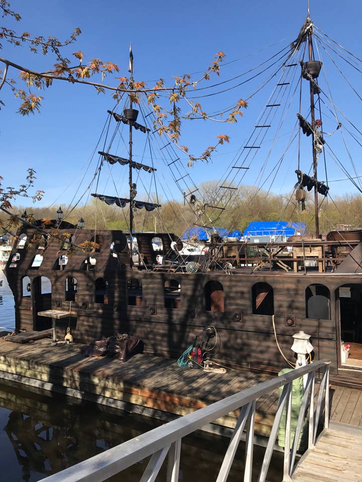 Affitta una nave pirata sul Mississippi con Airbnb