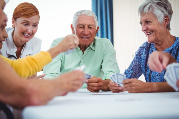 5 giochi di carte divertenti per tutta la famiglia