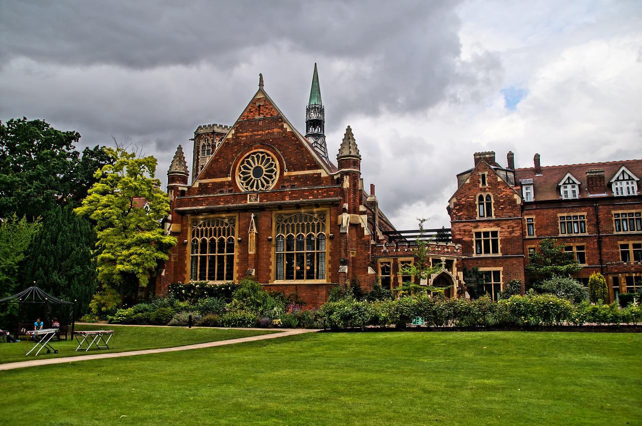 Cinque sospetti suicidi tra gli studenti di Cambridge: si indaga
