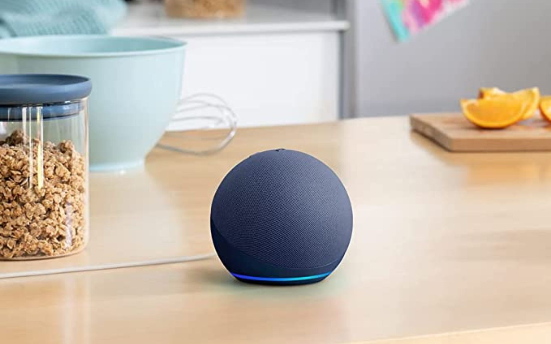 Alexa Echo Dot di 5° Generazione: l'assistente vocale più famoso di Amazon, oggi a metà prezzo (-50%)