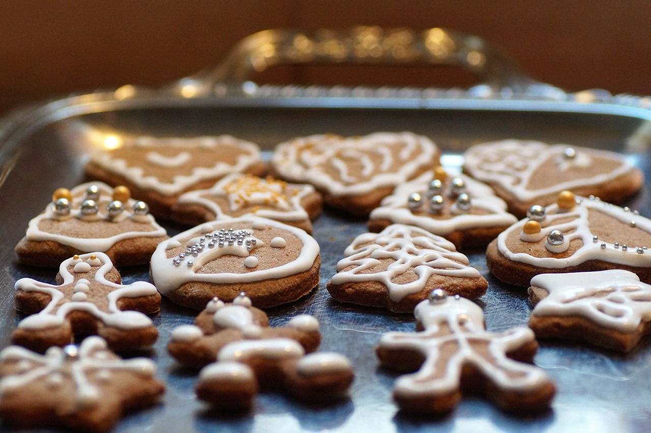 Scoperto docente che, in malattia, svolgeva attività abusiva di dolci di Natale