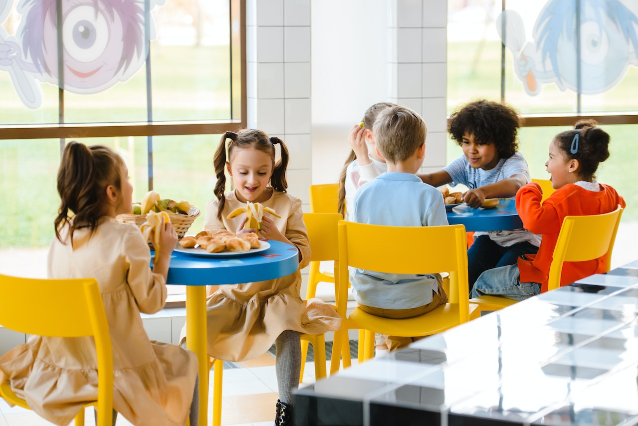 I Nas controllano le mense scolastiche: chiuse 9 cucine, irregolarità in 341