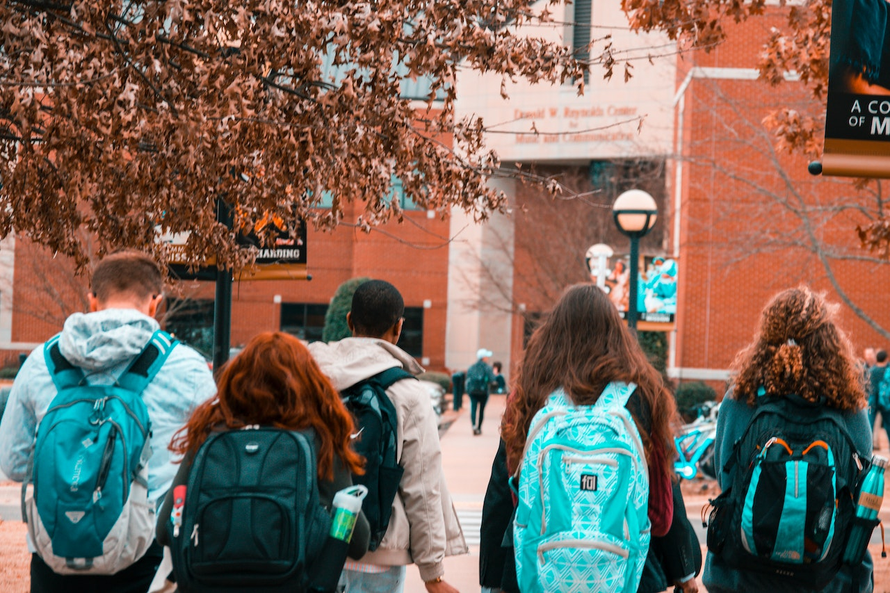 La scuola diventa un lager: come gli studenti hanno manomesso Google Maps