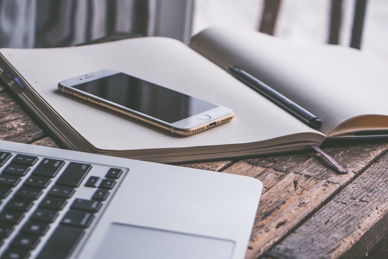 Smartphone ai ragazzi? L'uso intensivo nuoce alle performance scolastiche: la ricerca