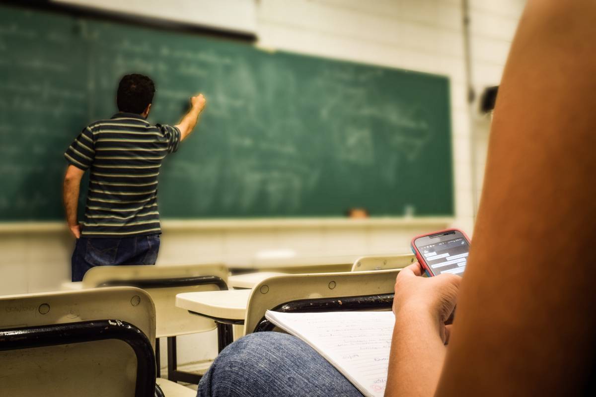 Accusato di molestie ai danni di tre studentesse: prof a processo a Roma