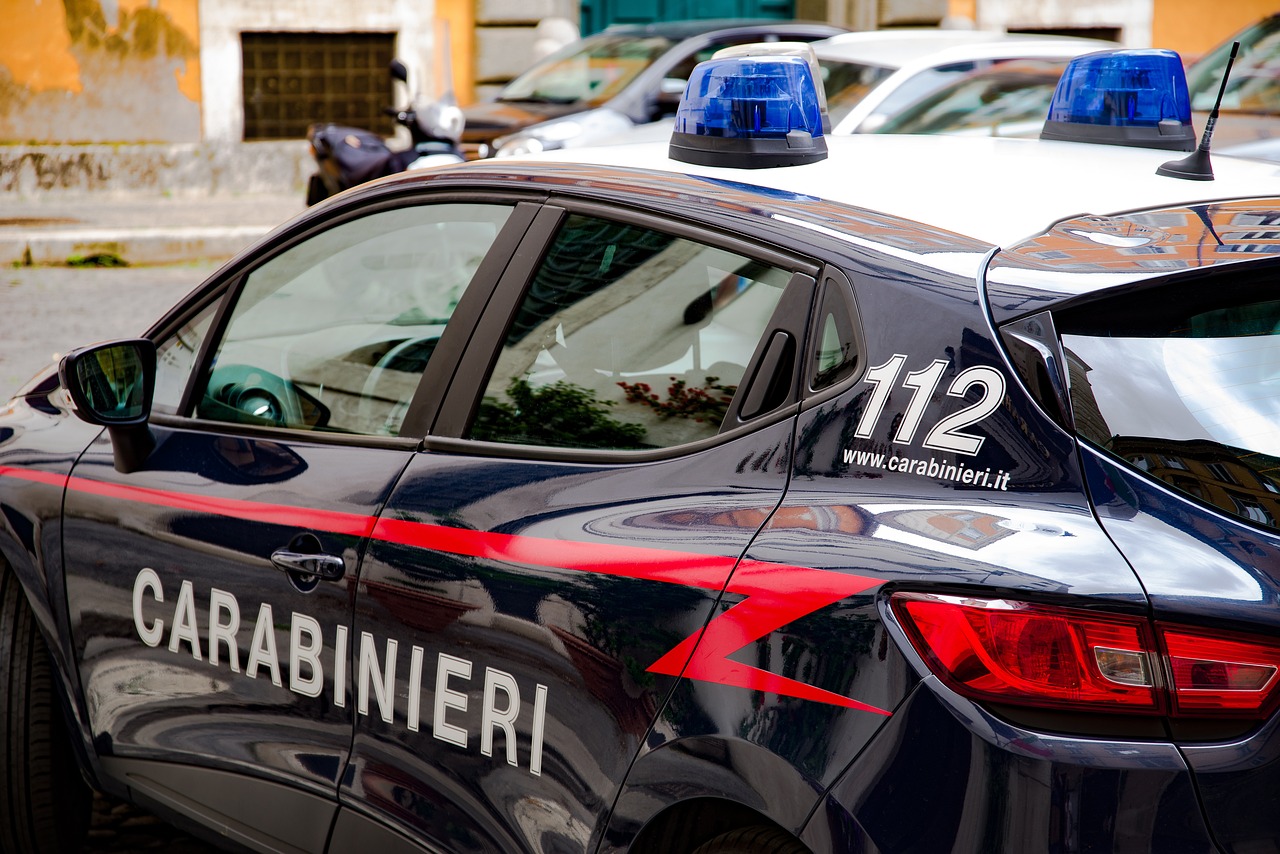 Arrestato a scuola mentre stava rubando i soldi per le gite