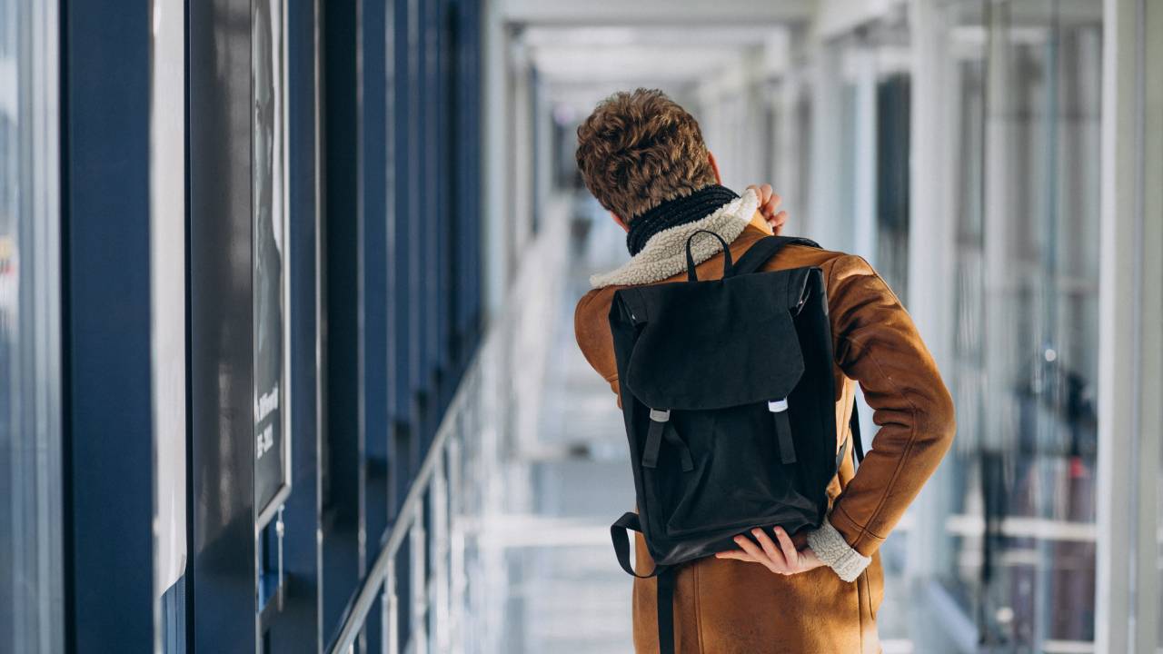 Crisi educativa nel Regno Unito: oltre 140.000 studenti fantasma