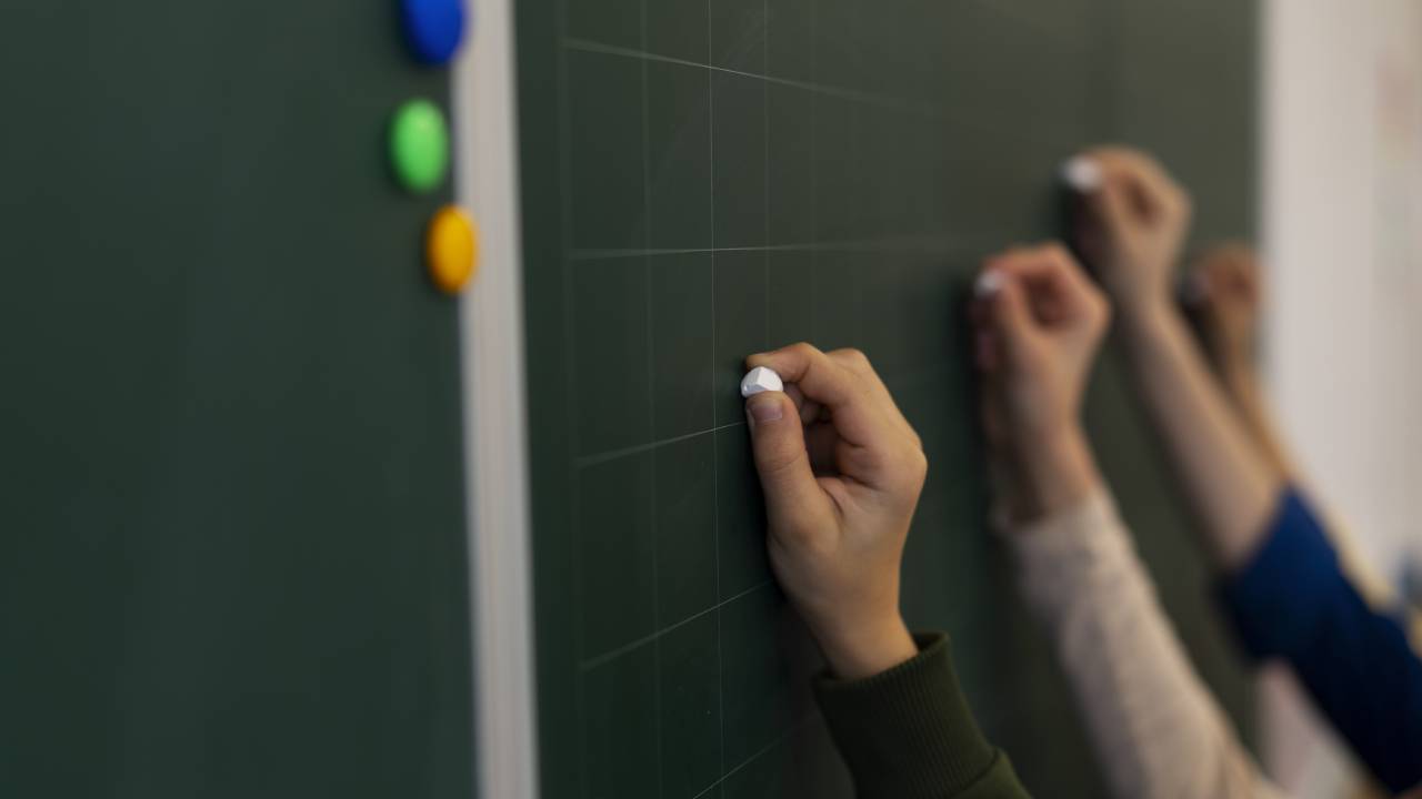 Percorsi abilitanti 30 CFU: scadenza 10 aprile 2025 e dettagli corsi