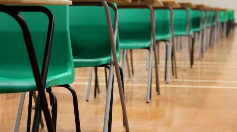 Docente picchiato: necessario prevedere l'arresto in flagranza?