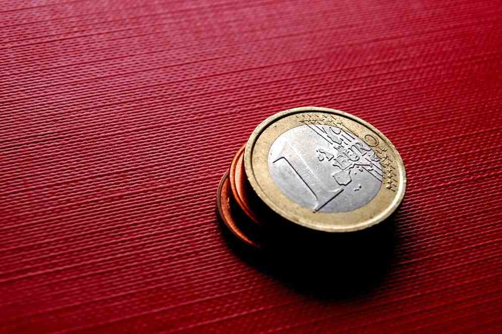 Docente precario riceve stipendio di un euro