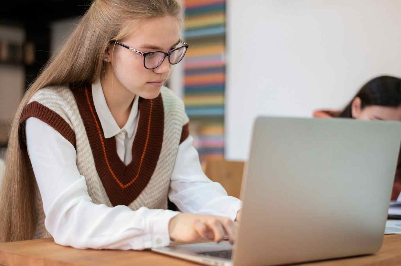 Prove Invalsi 2025: debutto delle competenze digitali nelle scuole superiori