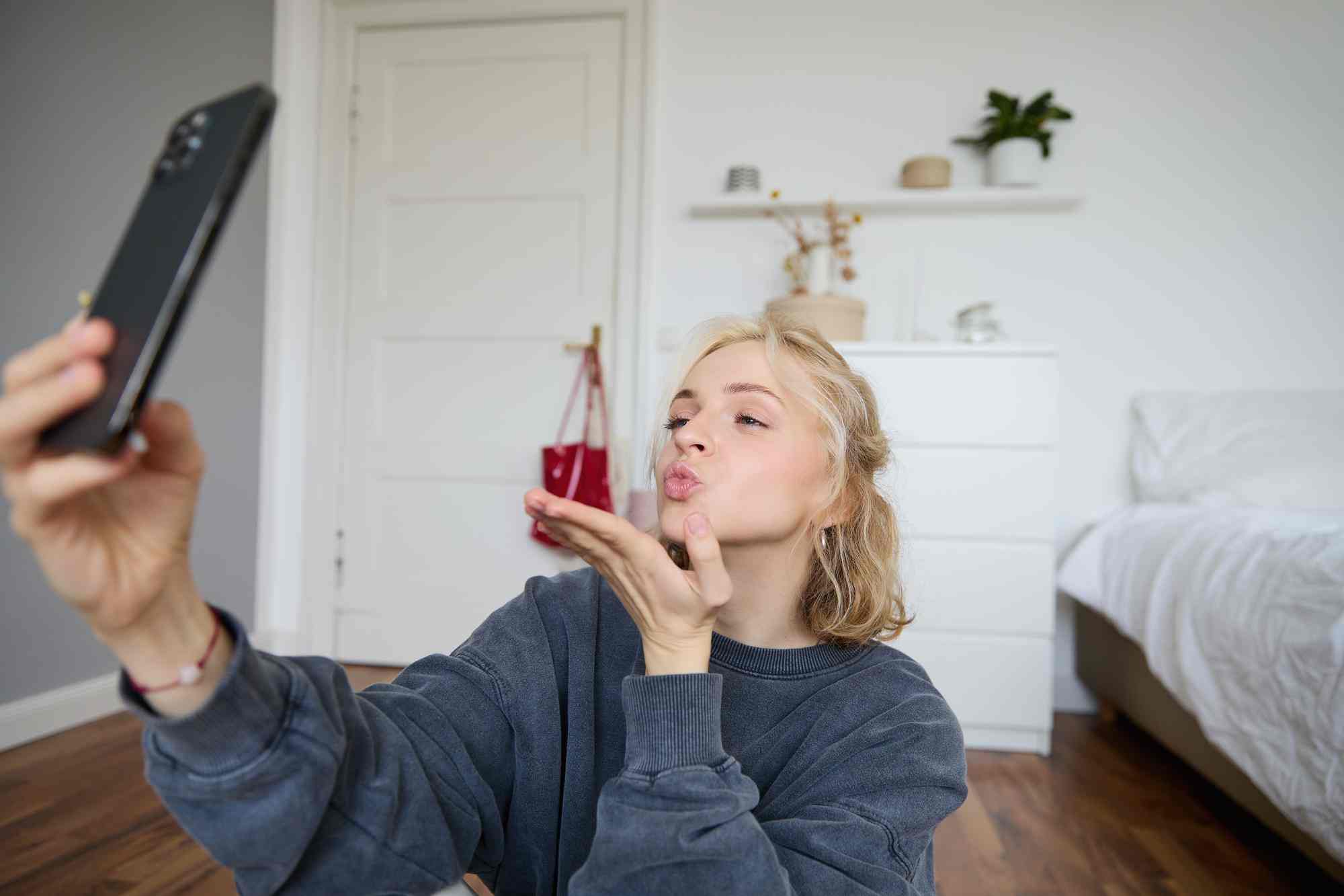 Insegnanti su OnlyFans: la giurisprudenza e il confine tra vita privata e ruolo educativo