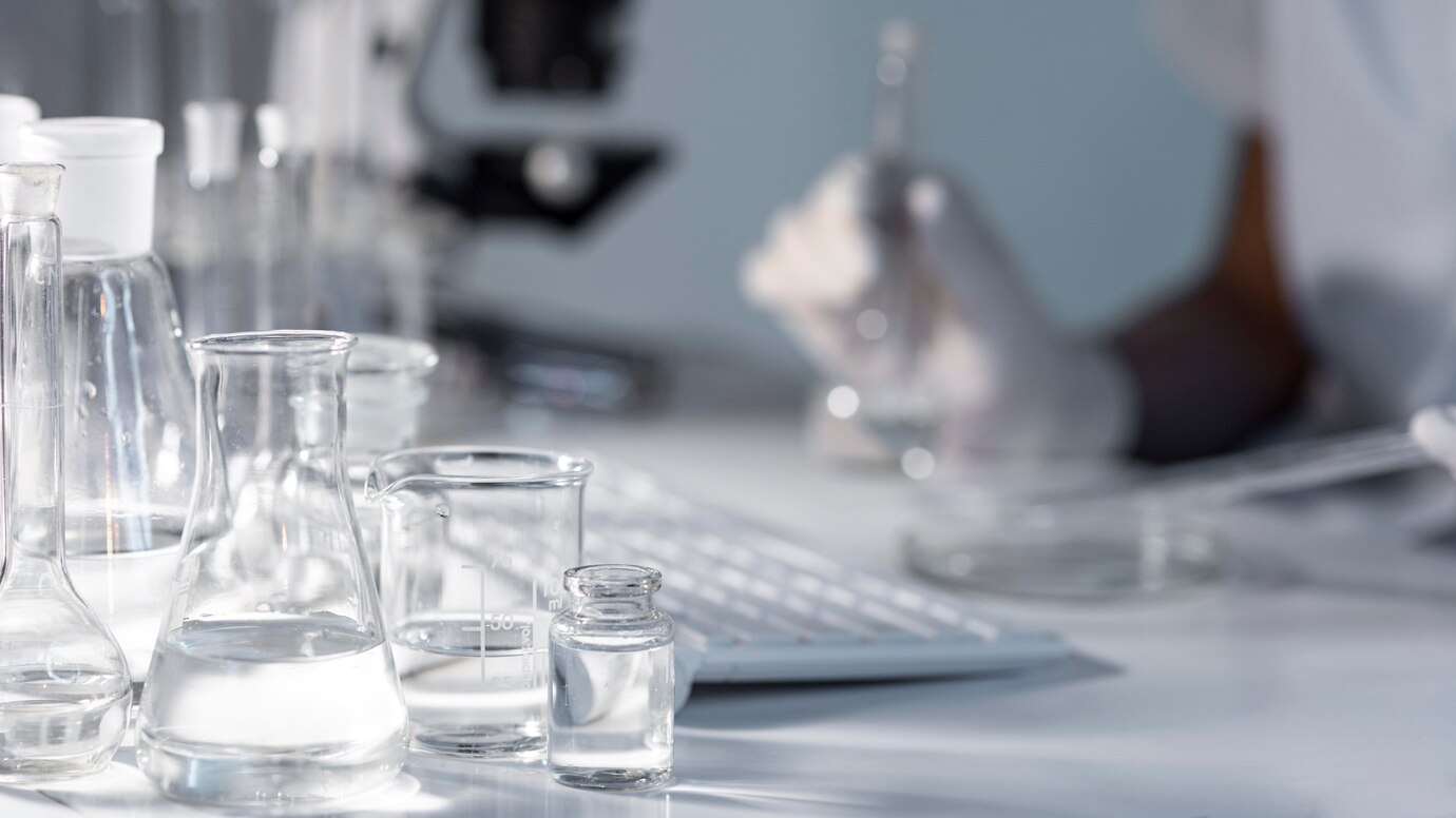 Merano, quattro studenti intossicati nel laboratorio di chimica