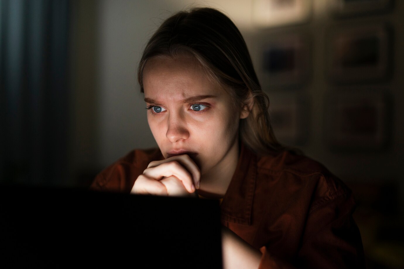 Studentessa offende compagna sui social: condanna per i genitori