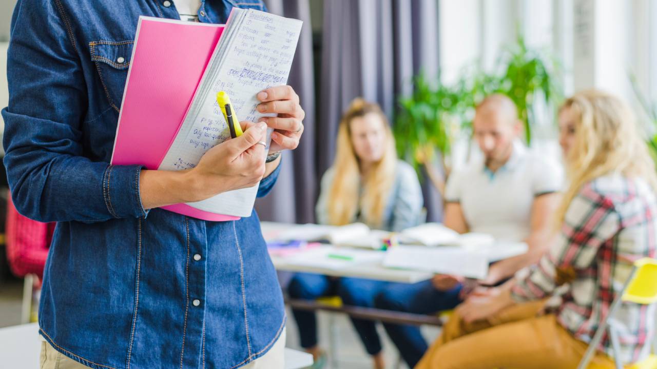 Il trasferimento sospeso: le incognite della mobilità docenti 2025