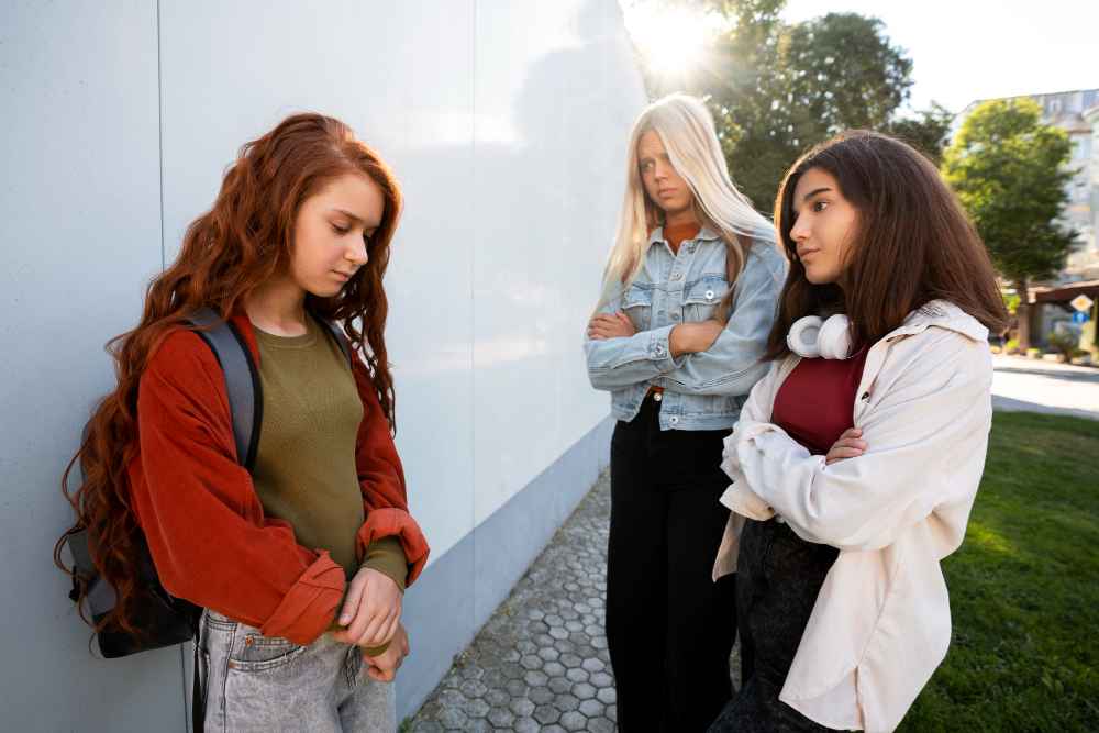 Abruzzo: 5 studentesse indagate per stalking