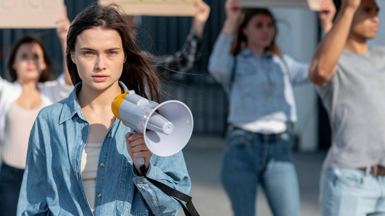 Gli studenti si mobilitano contro le ultime riforme del MIM: nel mirino voto in condotta e 4+2