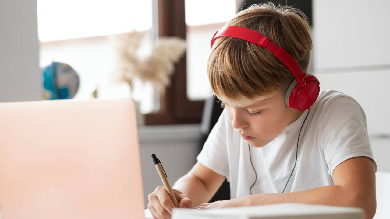 Linee guida dal MIM sull'Intelligenza Artificiale: ecco le nuove direttive per l’uso a scuola