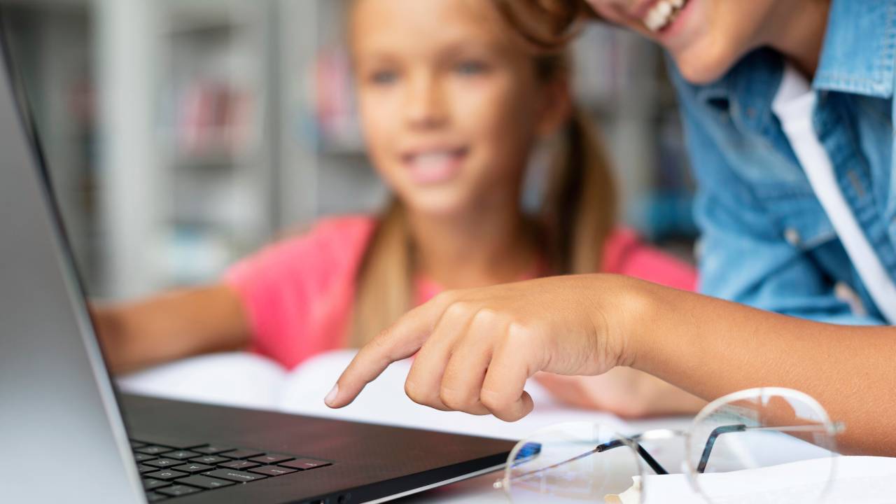 Educazione digitale: la proposta strutturale per consolidare l’alfabetizzazione audiovisiva nelle scuole