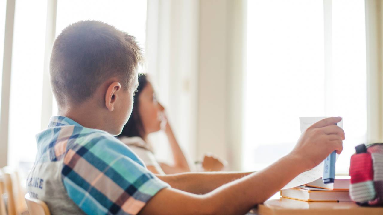 Minore a Ferrara positivo alla cocaina: verifica tecnica e implicazioni legali