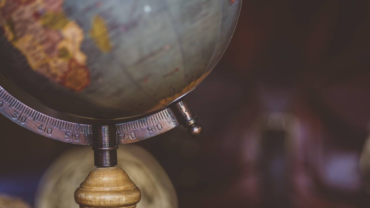 Riduzione delle ore di geografia negli istituti tecnici: le sfide per docenti e studenti