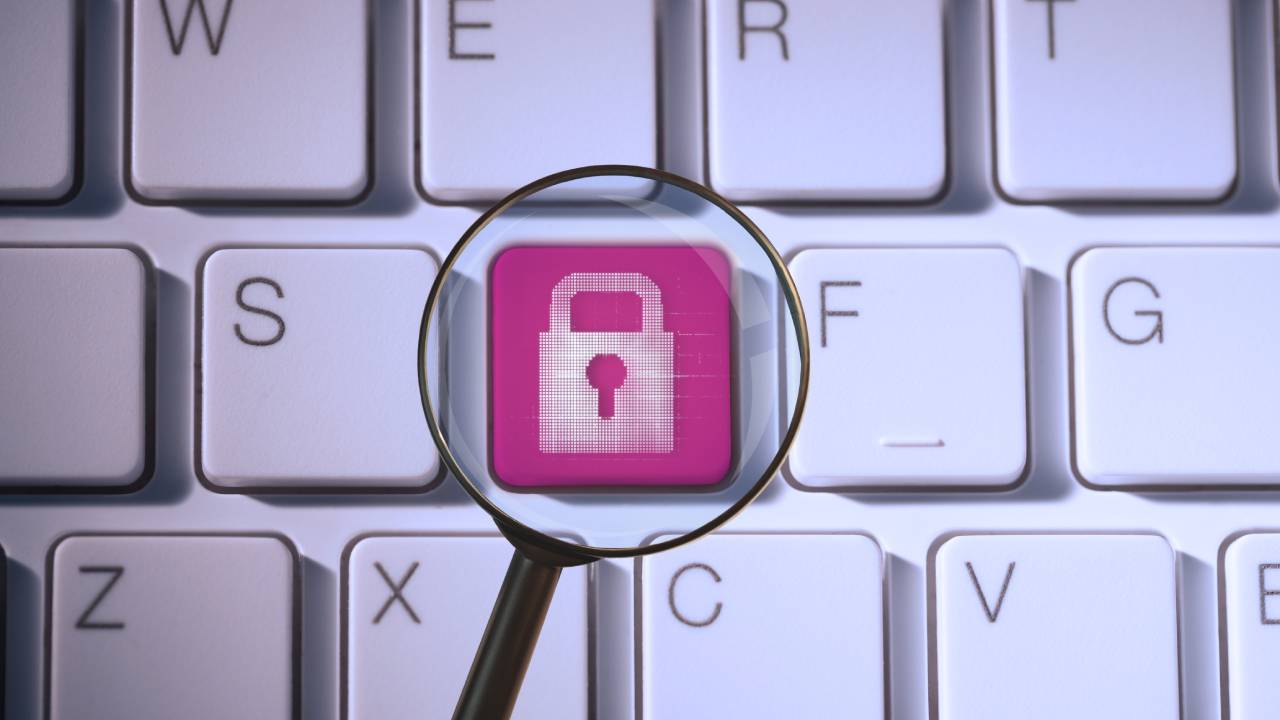 Clothoff: blocco della piattaforma che crea deepfake sessualmente espliciti