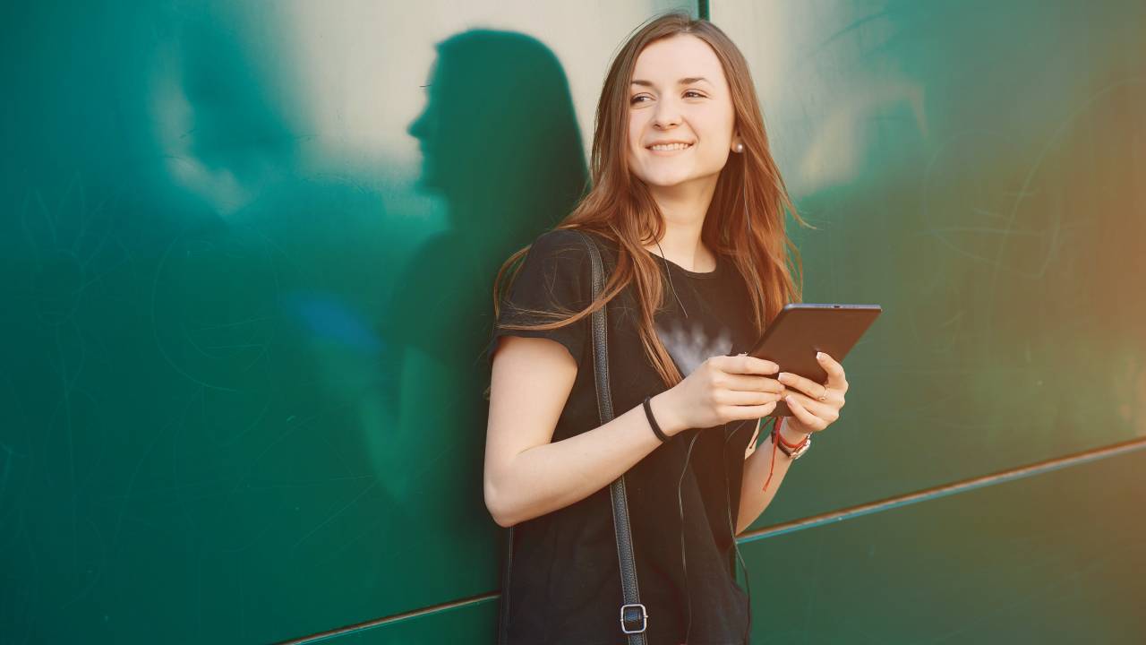 Crisi demografica e fuga dei giovani: UN Women Italy lancia progetti per trattenere i talenti