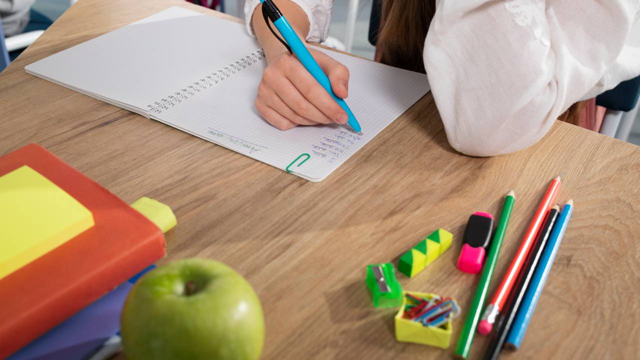 Dal banco al lavoro: Valditara a Bassano del Grappa rilancia la formazione tecnica e il divieto dei cellulari